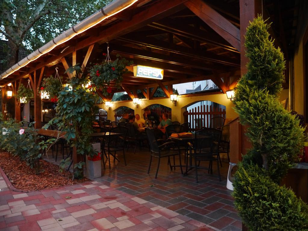 Tinódi Fogadó Sárvár Exterior foto
